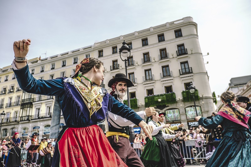 Madrid se Engalana para las Fiestas del 2 de Mayo 2