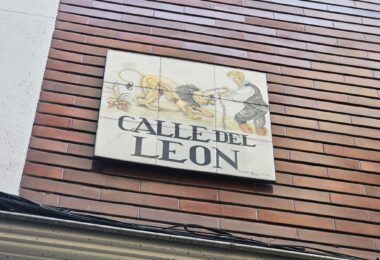 La calle del León: un viaje por el Madrid histórico y legendario