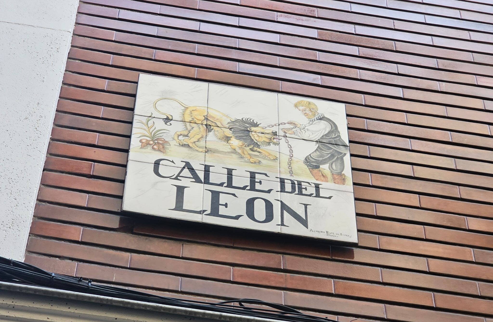 La calle del León: un viaje por el Madrid histórico y legendario