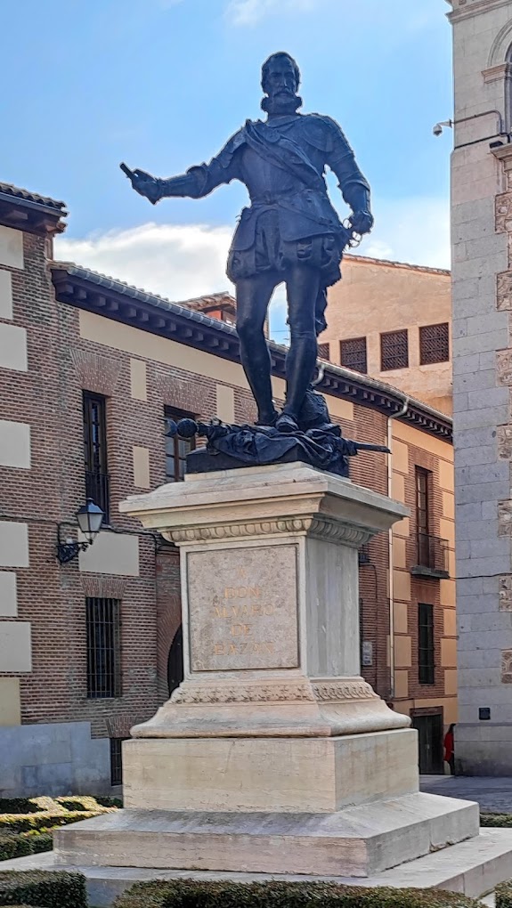 monumento a Don Álvaro de Bazán