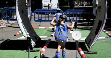 Madrid Calle 30 conciencia a los más pequeños sobre seguridad vial con un circuito en el paseo del Prado