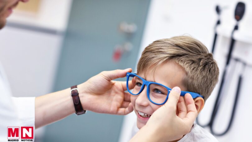 Madrid apuesta por la salud visual infantil con la entrega de gafas gratuitas