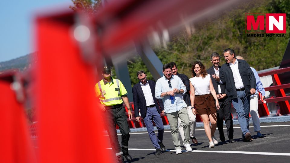 inaugura los tres puentes de Aldea del Fresno colapsados por la DANA y restaurados en tiempo récord tras una inversión de 43 2