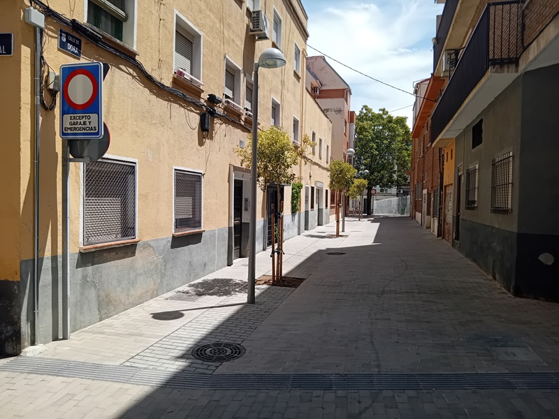 El Ayuntamiento peatonaliza la calle Dora, en Carabanchel 3