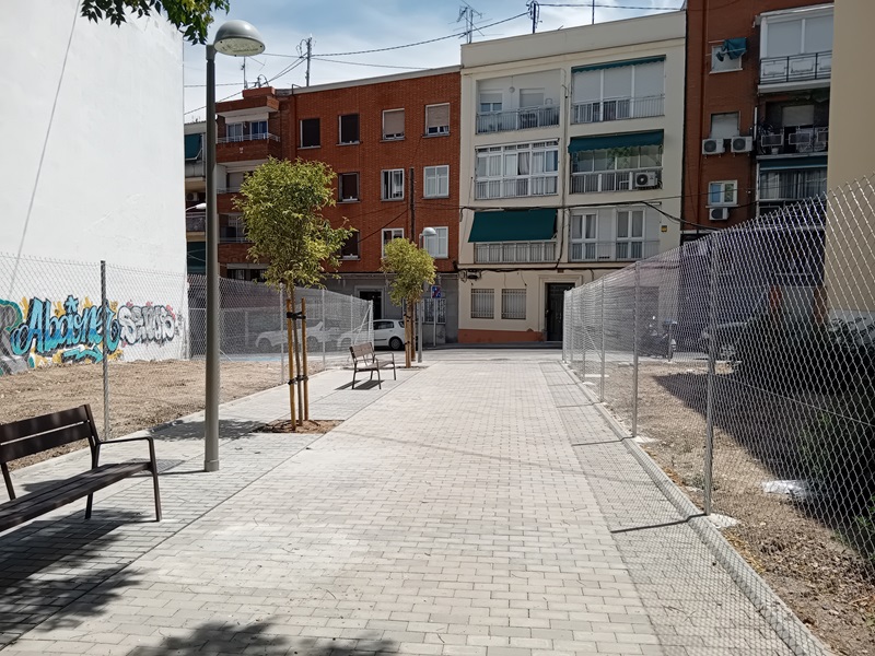 El Ayuntamiento peatonaliza la calle Dora, en Carabanchel 3