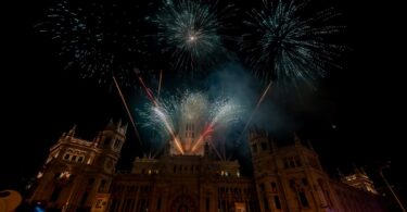 Fiesta Nacional que cerró a ritmo de música latina y fuegos artificiales