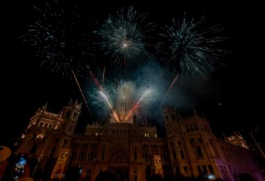 Fiesta Nacional que cerró a ritmo de música latina y fuegos artificiales