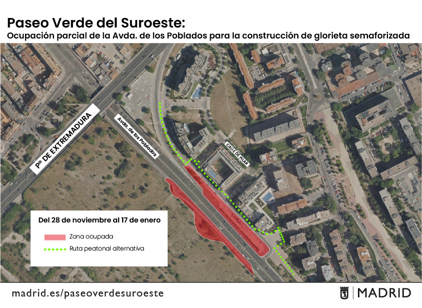 Obras en la avenida de los Poblados para construir una nueva glorieta en el Paseo Verde del Suroeste