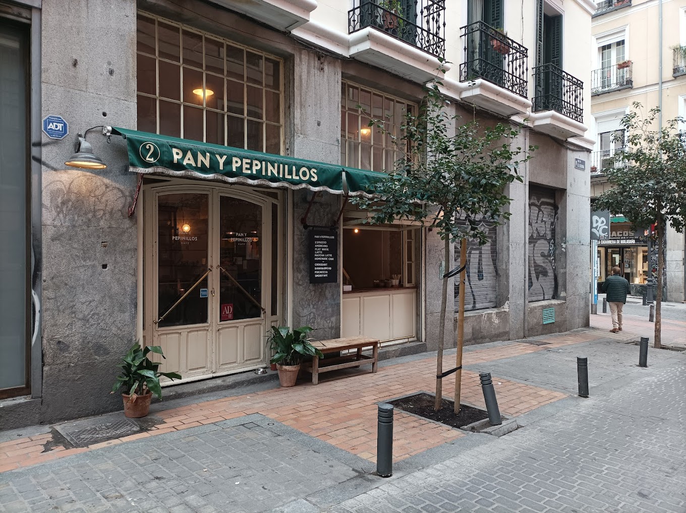 Pan y Pepinillos Café