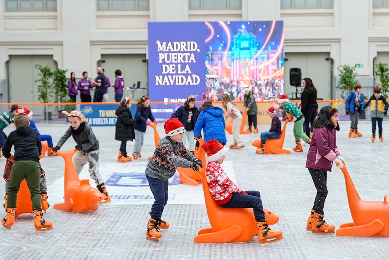 Navidad en Madrid patinaje sobre hielo y tradición en el Palacio de Cibeles y Matadero