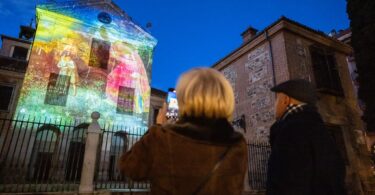 belenes proyectados iluminan el centro histórico de Madrid