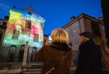 belenes proyectados iluminan el centro histórico de Madrid