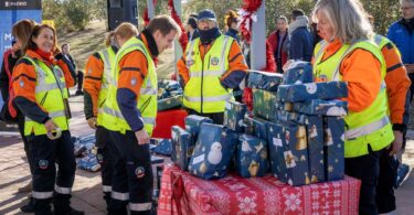 El Ayuntamiento de Madrid entrega juguetes por Navidad a los menores acogidos en el Centro de Emergencia Temporal Las Caracolas