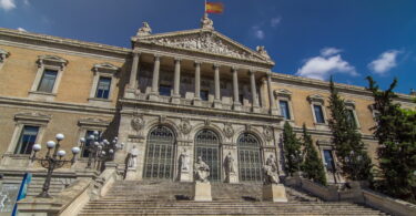 Pardo Bazán, Chaves Nogales o Lorca viajan en los autobuses madrileños con la iniciativa ‘Tu biblioteca a un clic’