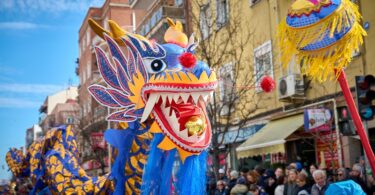 El Año Nuevo chino congregó a 42.000 personas en el desfile de Usera