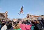 El popular manteo del pelele y las murgas y chirigotas protagonizan la programación del domingo de carnaval