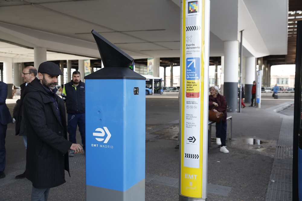 nuevos tótems de venta de billetes en la línea Exprés Aeropuerto