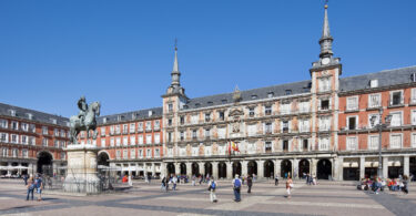 El Ayuntamiento da a conocer el Plan Director de la plaza Mayor para garantizar su protección