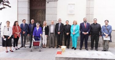placa en homenaje a la beata María Ana de Jesús, copatrona de la capital