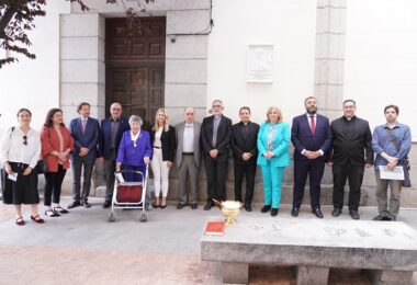 placa en homenaje a la beata María Ana de Jesús, copatrona de la capital