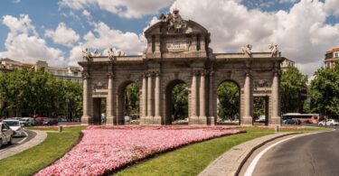 Más de 100 estudiantes reinterpretan la Puerta de Alcalá como icono visual de Madrid