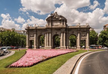 Más de 100 estudiantes reinterpretan la Puerta de Alcalá como icono visual de Madrid