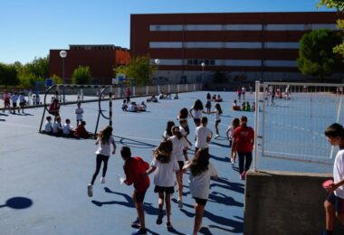 dejar abiertos los patios y bibliotecas de los centros educativos