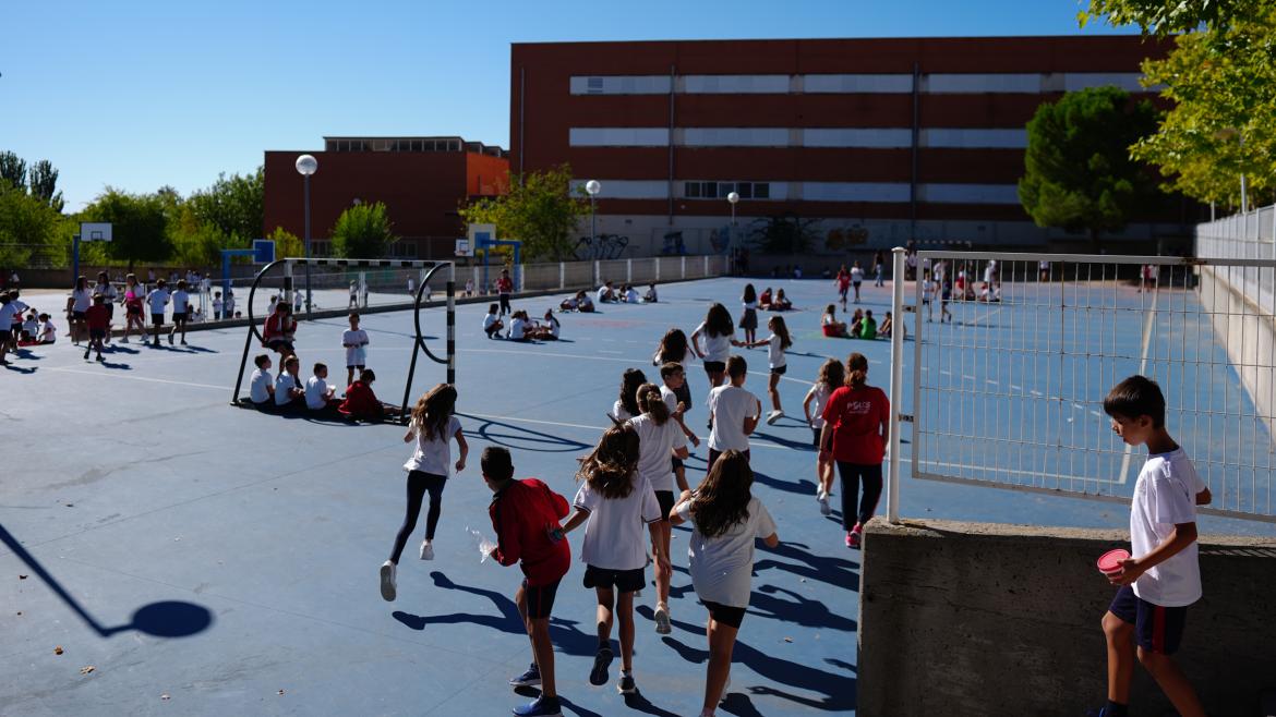 dejar abiertos los patios y bibliotecas de los centros educativos
