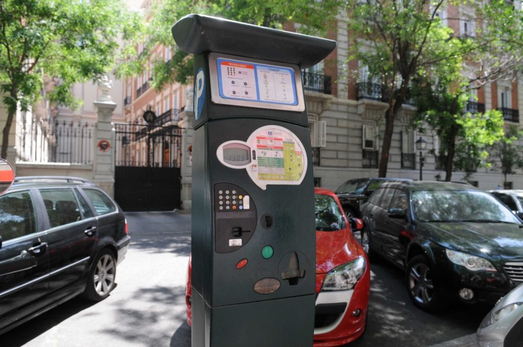 Cinco aplicaciones del Servicio de Estacionamiento Regulado (SER) activan este mes la función ‘desaparcar’