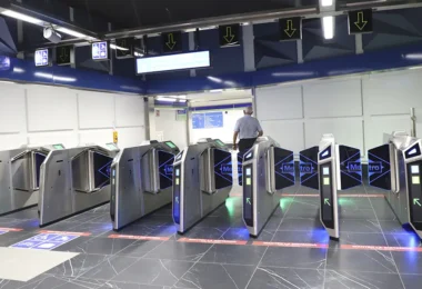 220 tornos inteligentes en Metro