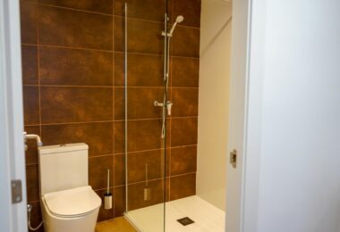 EMVS Madrid ha sustituido cerca de 200 bañeras por duchas