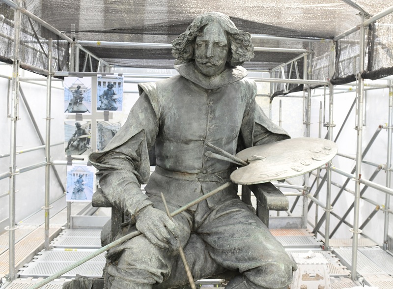 restaura el monumento a Velázquez en el paseo del Prado