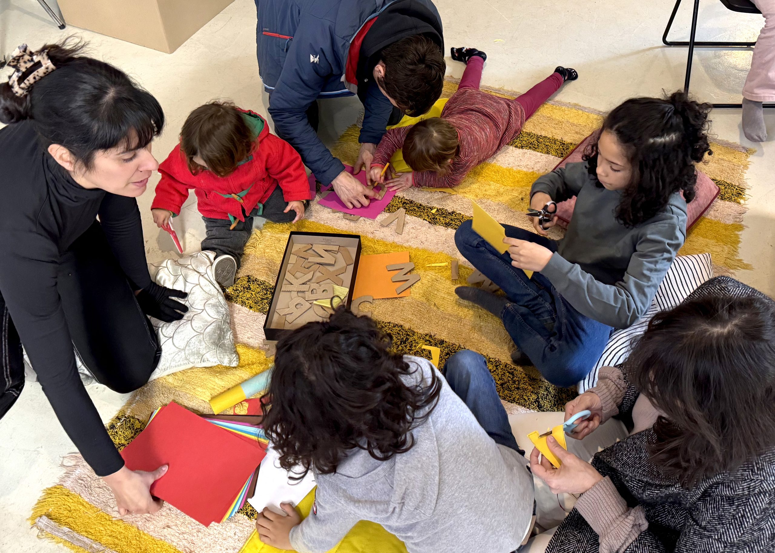 estudio de grabación ambulante, astronomía, teatro y un taller
