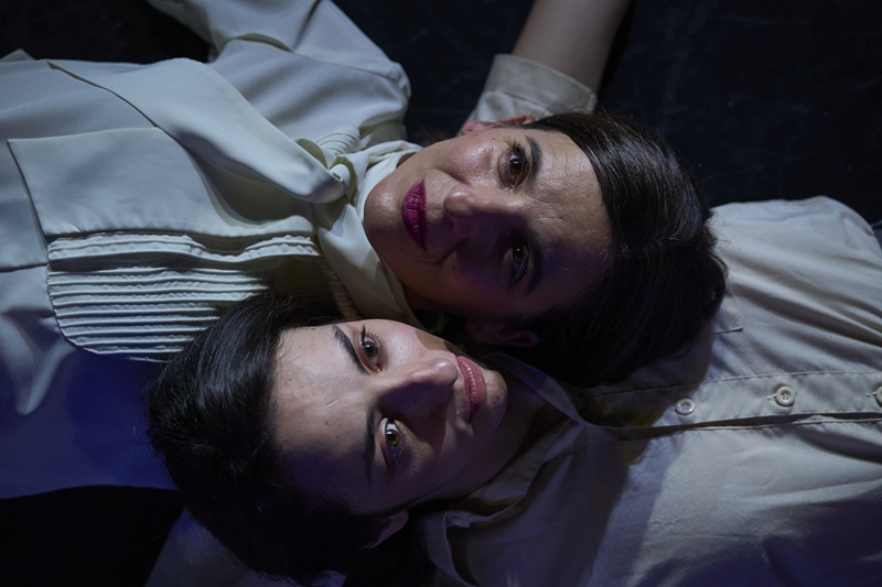 estreno de 'Duermen bajo las aguas', la primera novela de Carmen Kurtz