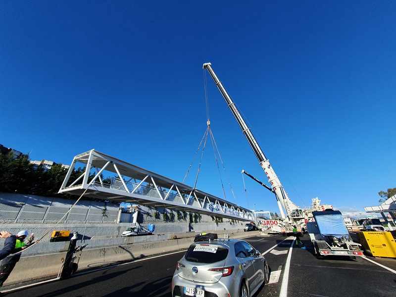 rehabilitará el último tramo de la pasarela peatonal que da acceso al Hospital Ramón y Cajal