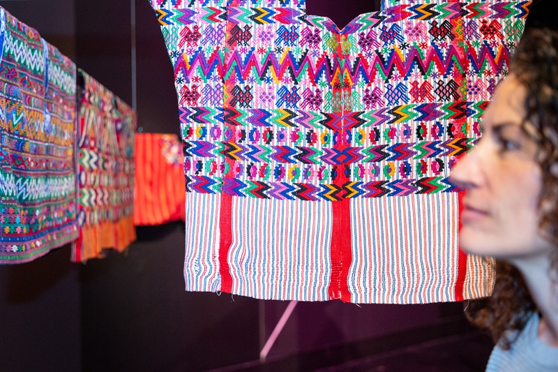 Guatemala arte textil, que está en el Centro Cultural Fernando Fern (5)
