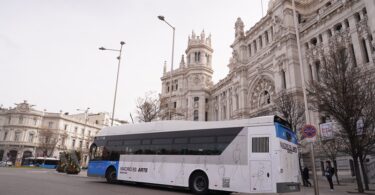 El talento artístico viaja en los autobuses