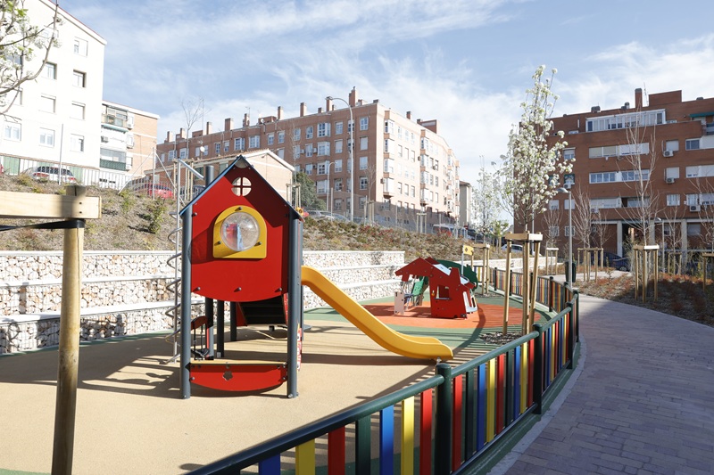 nuevo espacio renaturalizado con zonas infantiles 1