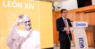 León XIV durante la presentación de la imagen de su visita