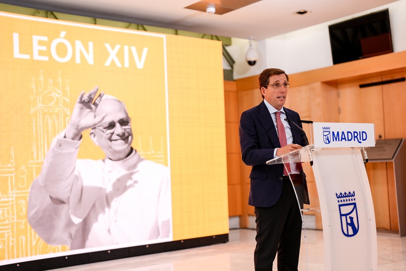 León XIV durante la presentación de la imagen de su visita