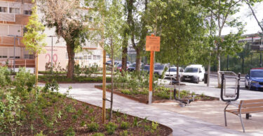 obras de regeneración del entorno de la calle Benimamet, en el distrito de Villaverde
