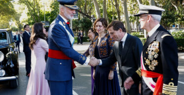 Almeida acompaña a los reyes en la Fiesta Nacional del 12 de octubre