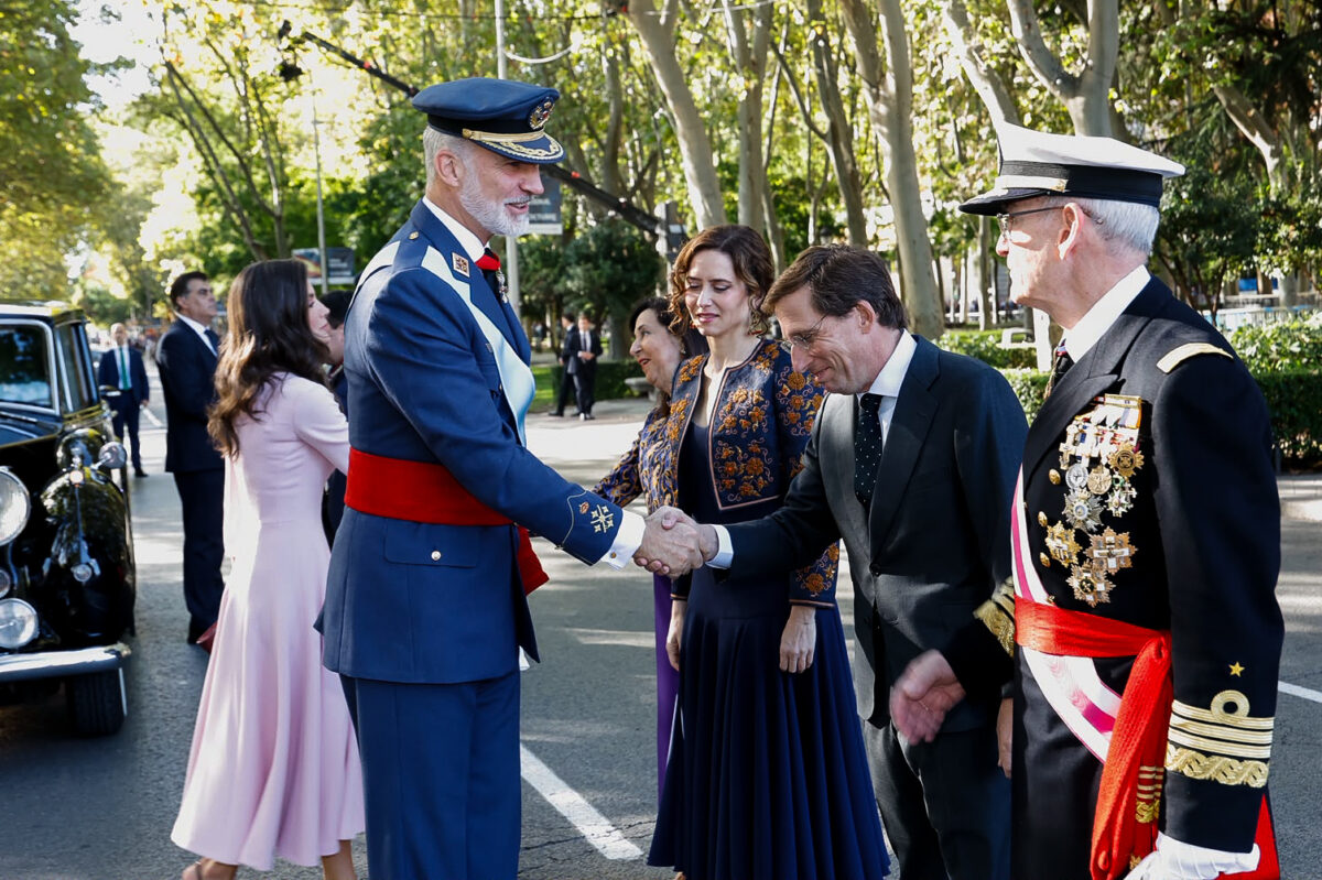 Almeida acompaña a los reyes en la Fiesta Nacional del 12 de octubre