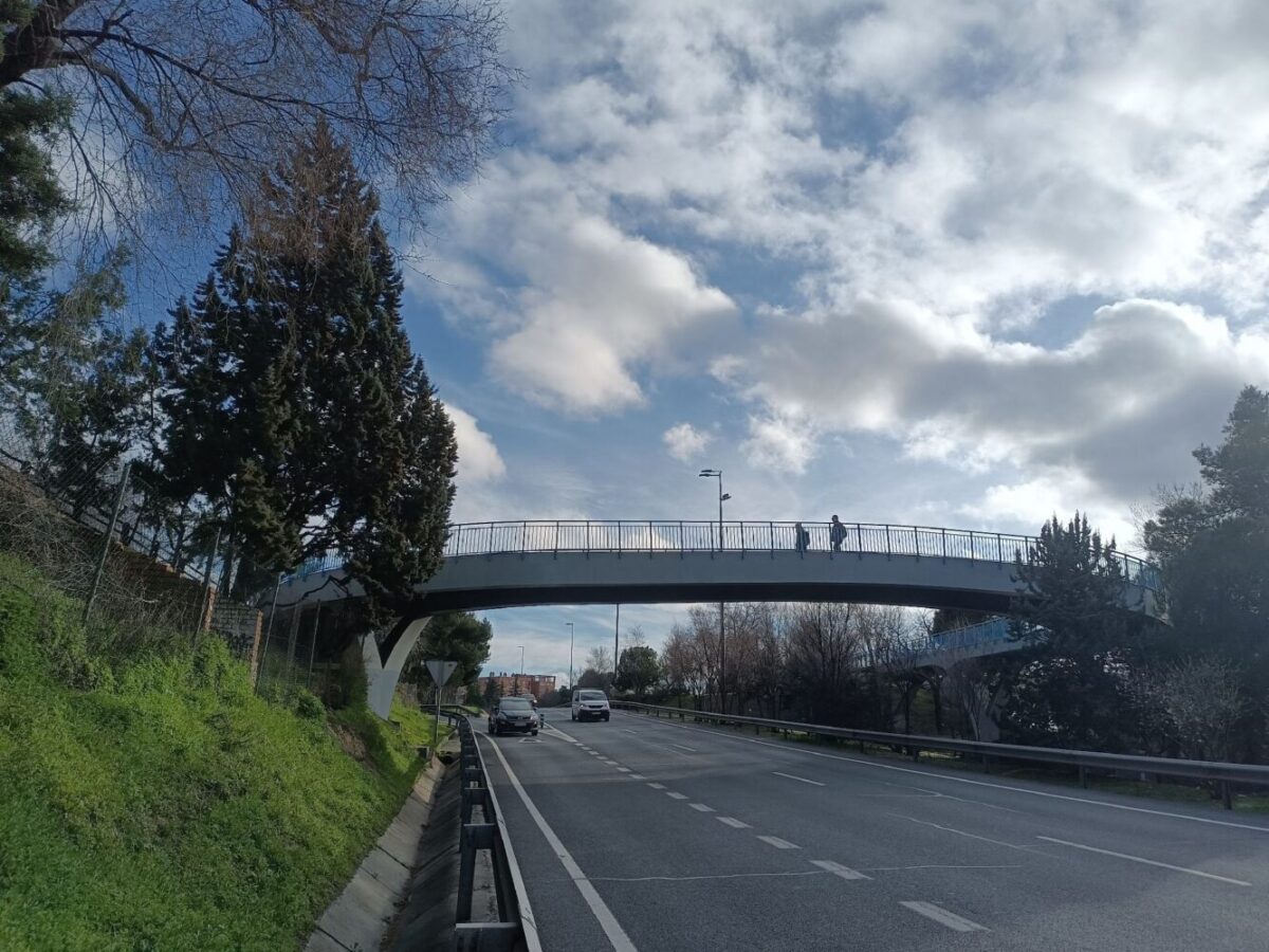 La pasarela del Puente de La Lira mejora su accesibilidad desde este lunes