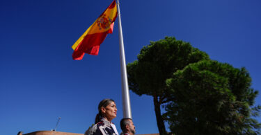 Valdemarín estrena glorieta remodelada con la bandera de España