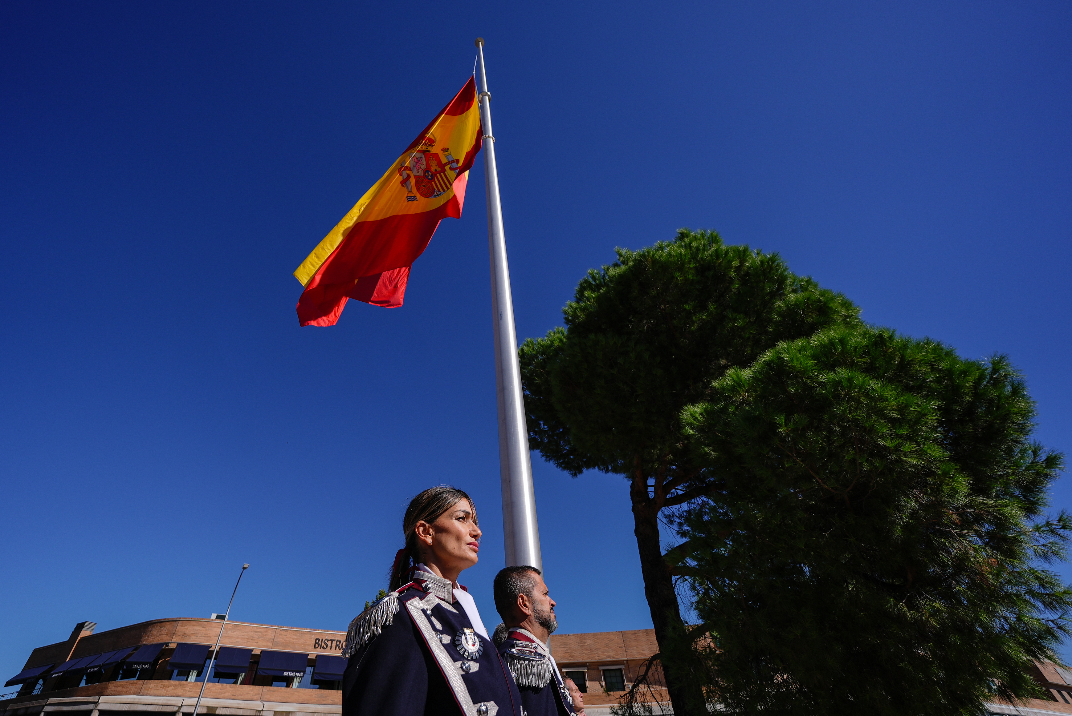 Valdemarín estrena glorieta remodelada con la bandera de España